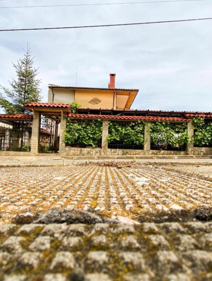 ホテルKyshta Za Gosti Raya Fazanovo エクステリア 写真