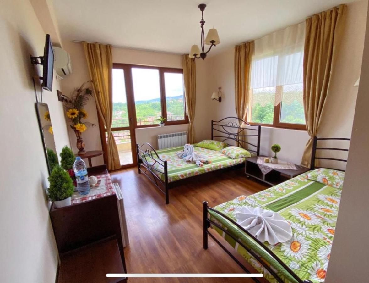 ホテルKyshta Za Gosti Raya Fazanovo エクステリア 写真